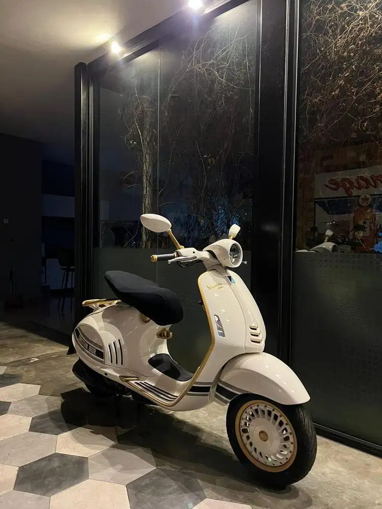 Vespa 946 Christian Dior Brand New
