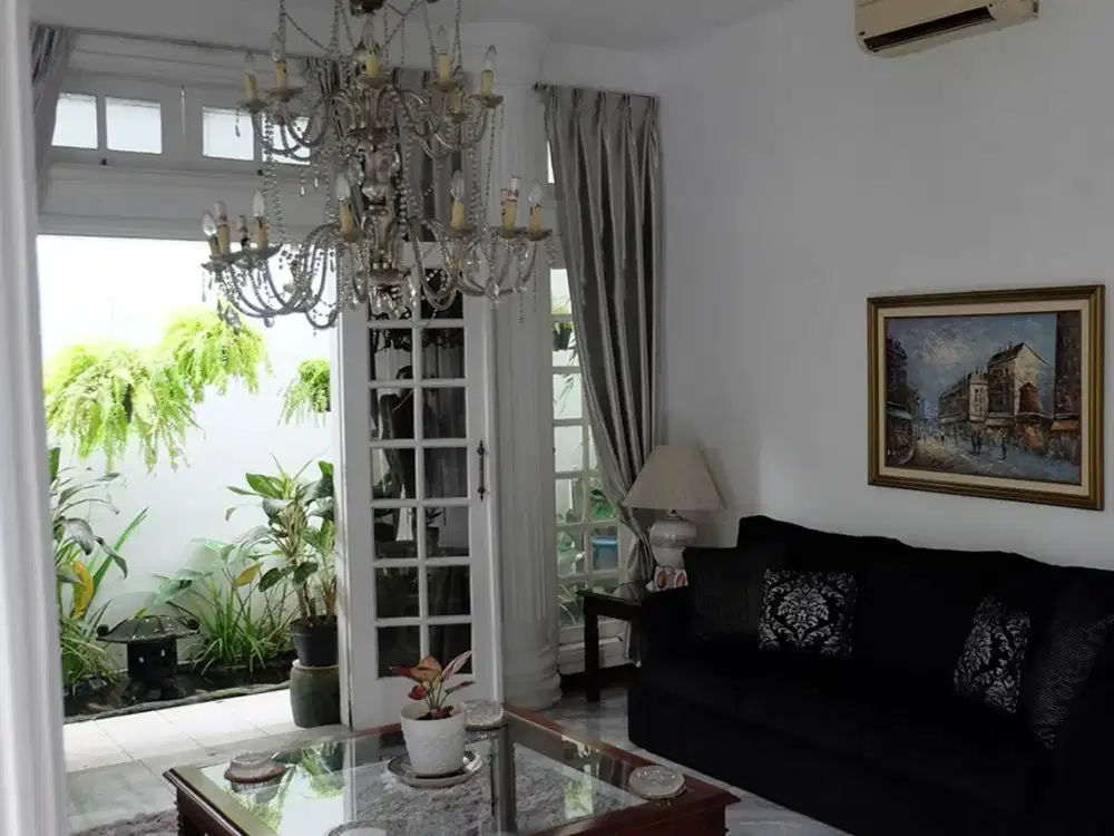 Rumah Cantik di Pondok Indah, Jakarta Selatan