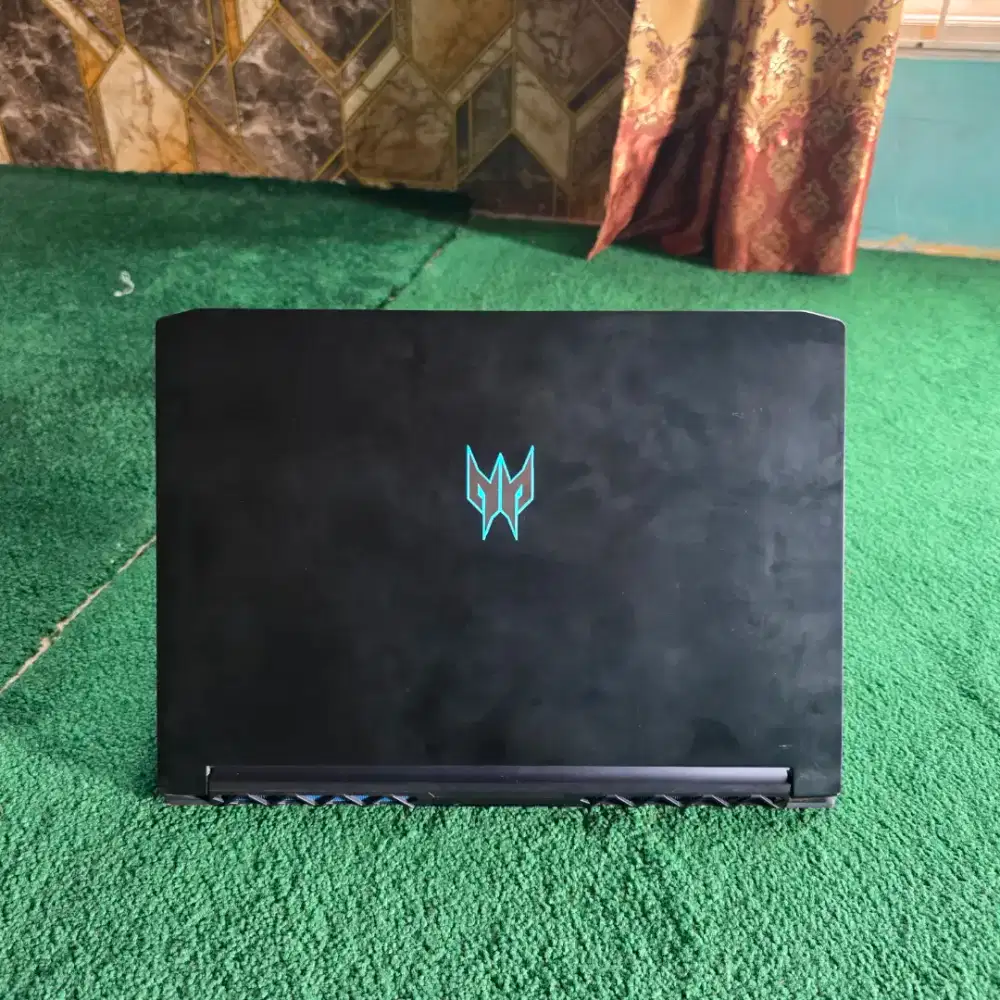 Acer Predator i7-10875H RTX2080 8GB RAM 32GB/ 1TB IPS 300hz Super