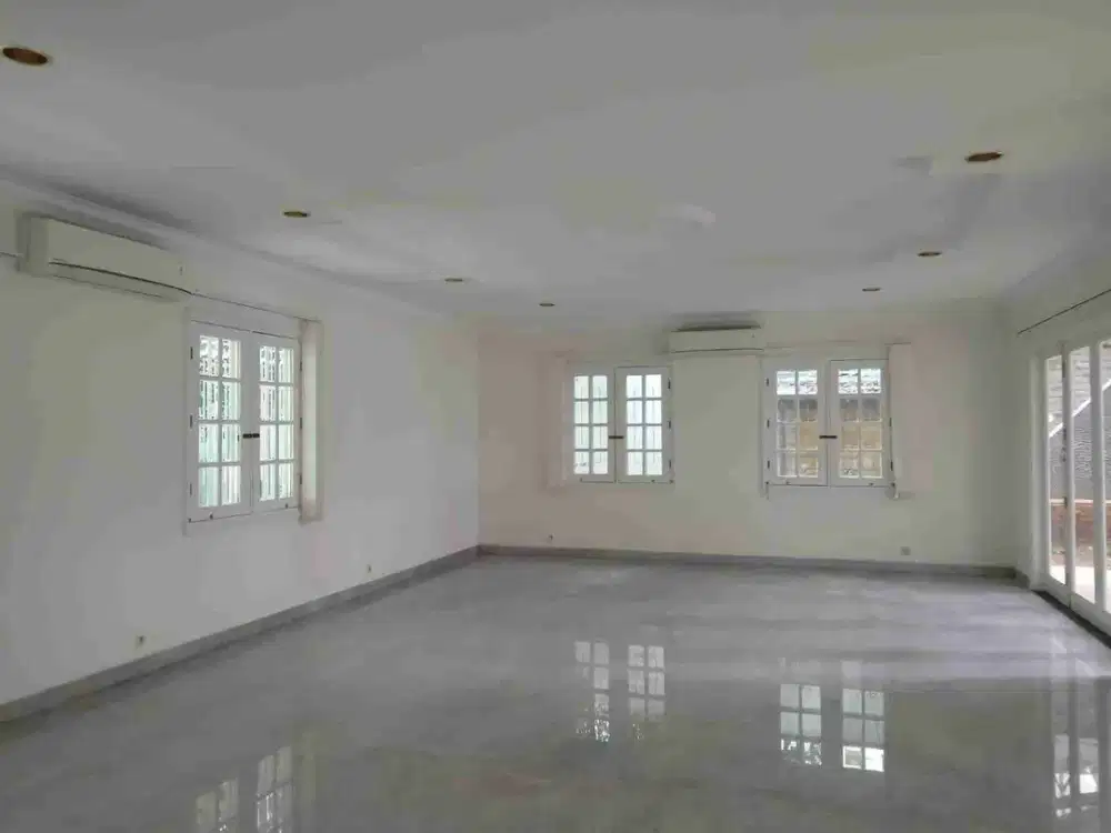 Dijual Rumah Hoek di Mrnteng Lokasi sangat strategis