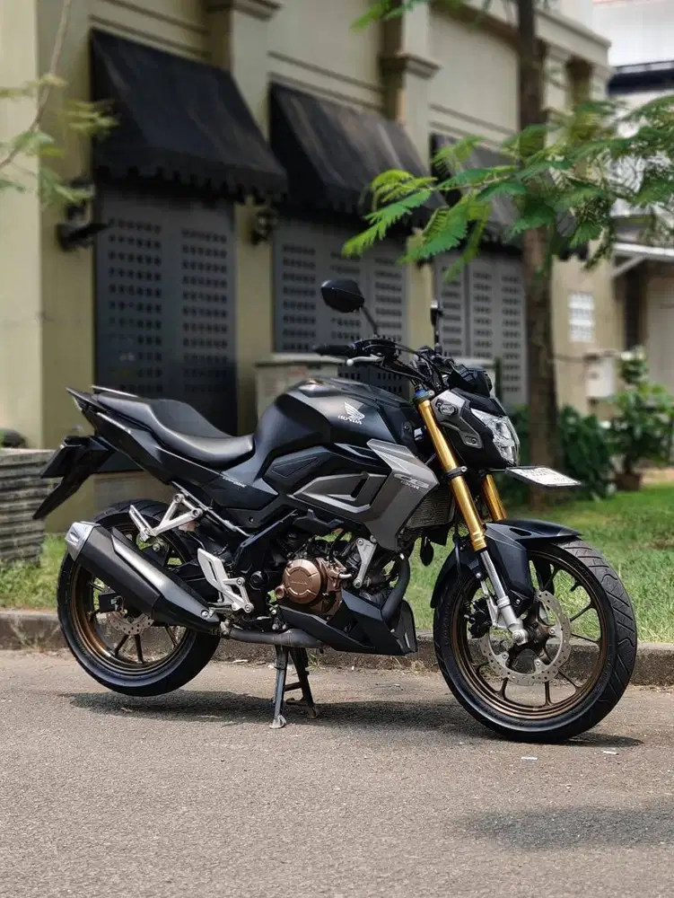 HONDA NEW CB150R 2023 HITAM KM 7K PAJAK ON SUPER GRESS