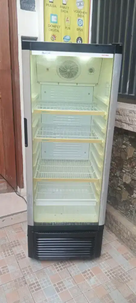 Jual SHOWCASE POLYTRON satu pintu siap untuk d antar