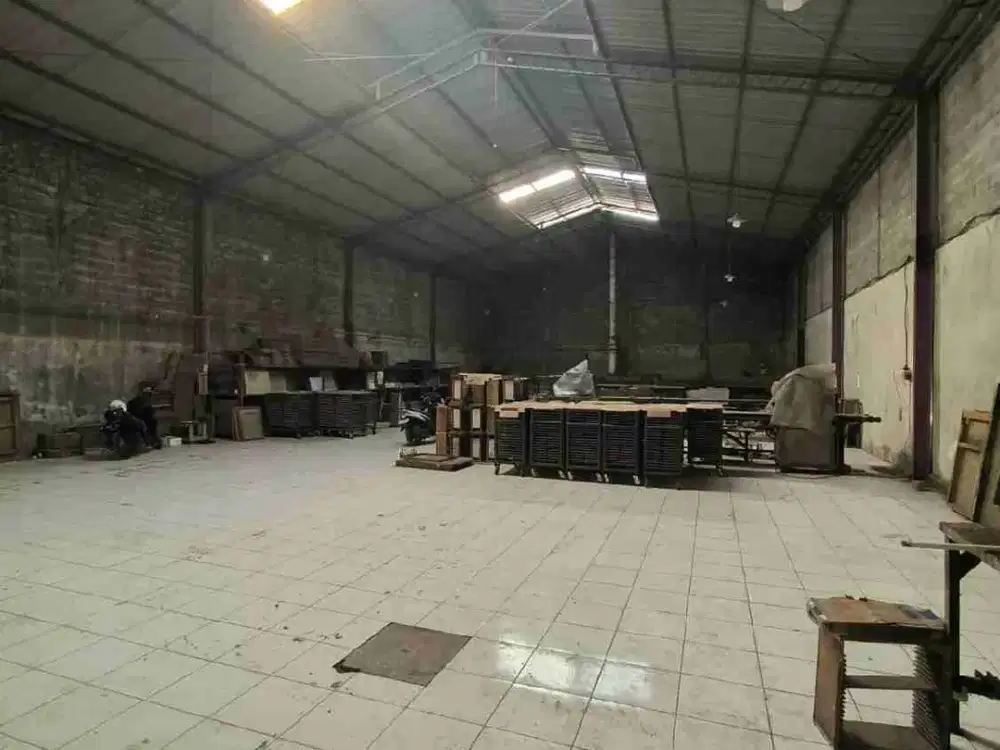 gudang siap pakai di untung Suropati