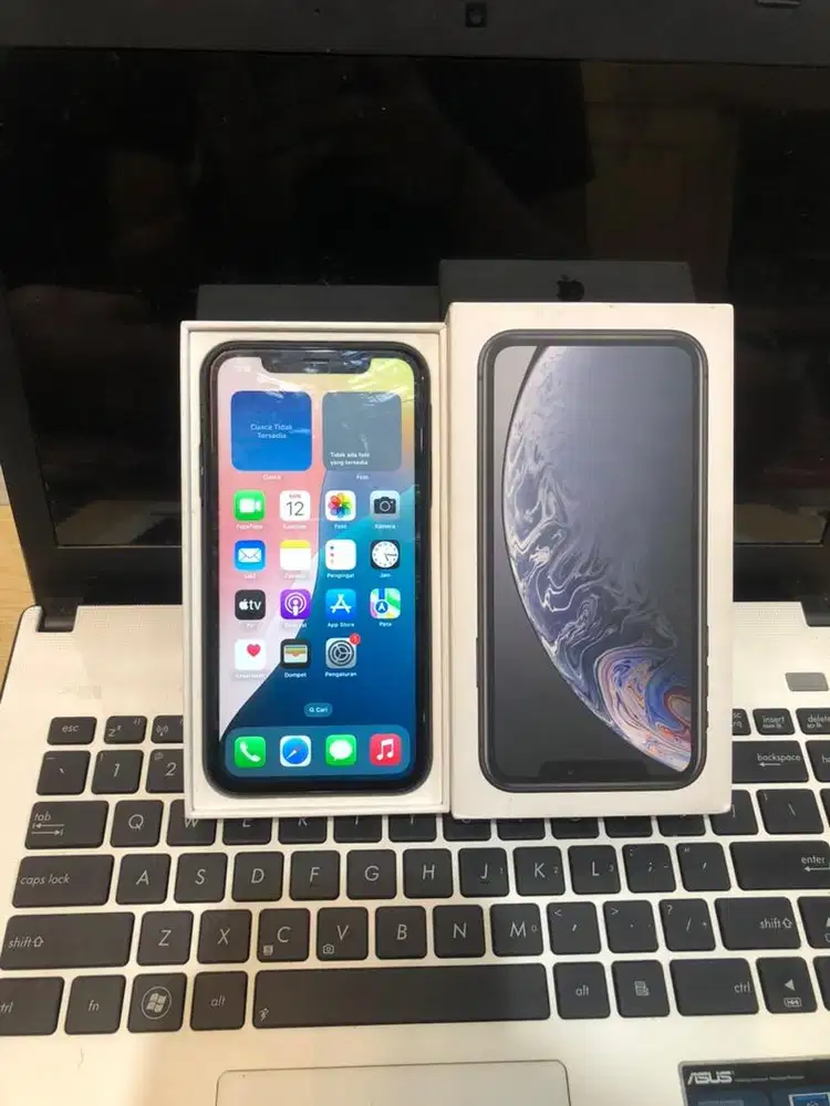 iphone XR 64GB ibox warna black