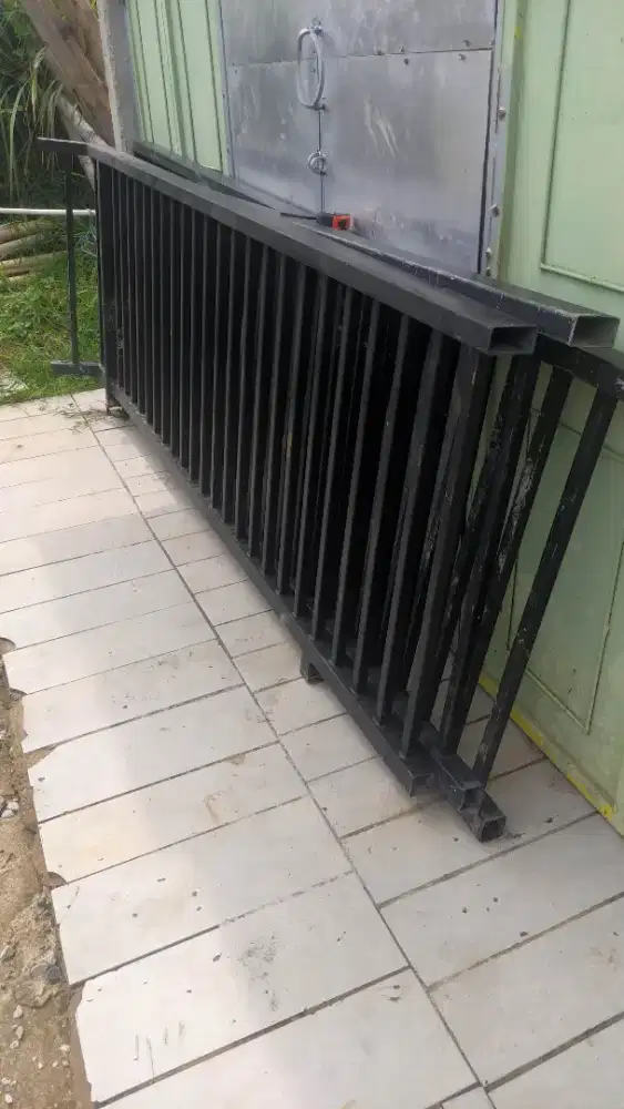 PAGER PAGAR BESI GALVANIS BALKON TANAM 8,3 METER TINGGI 88 CM