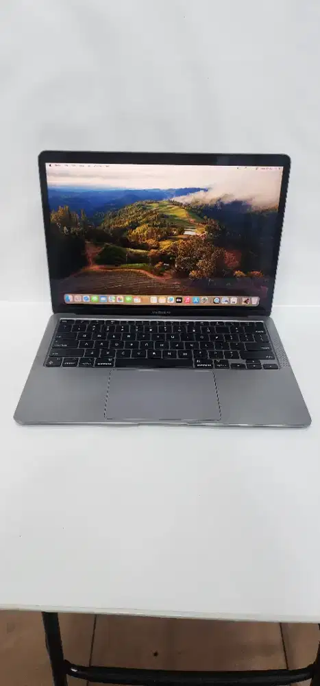 Macbook air m1 2020 8/512 gray