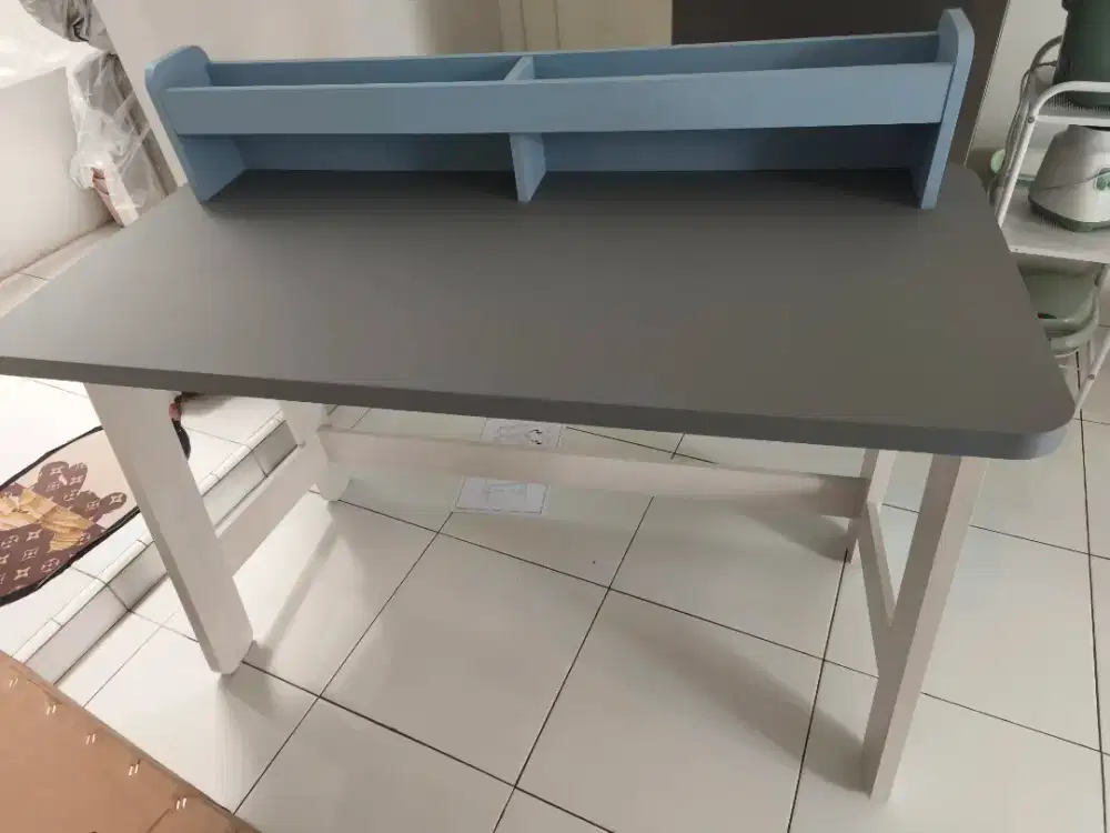 Meja belajar anak Informa