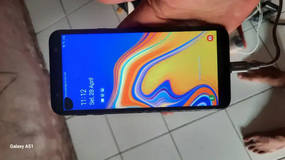 Samsung j4plus minus tompel kecil