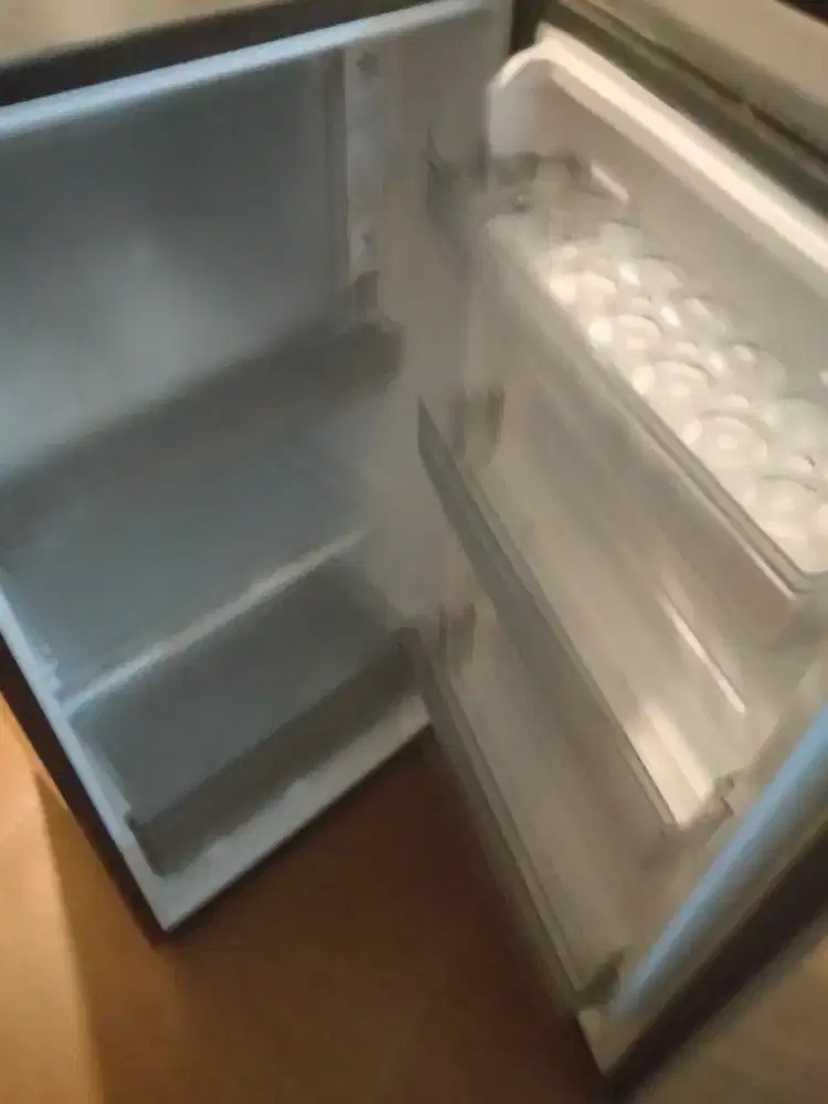 Kulkas 1 pintu merk Aqua