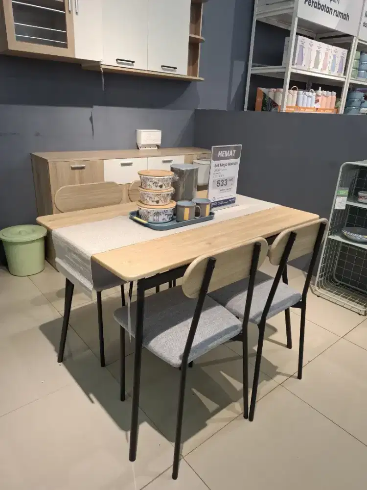 MEJA MAKAN 4 KURSI BARU 1JT AN