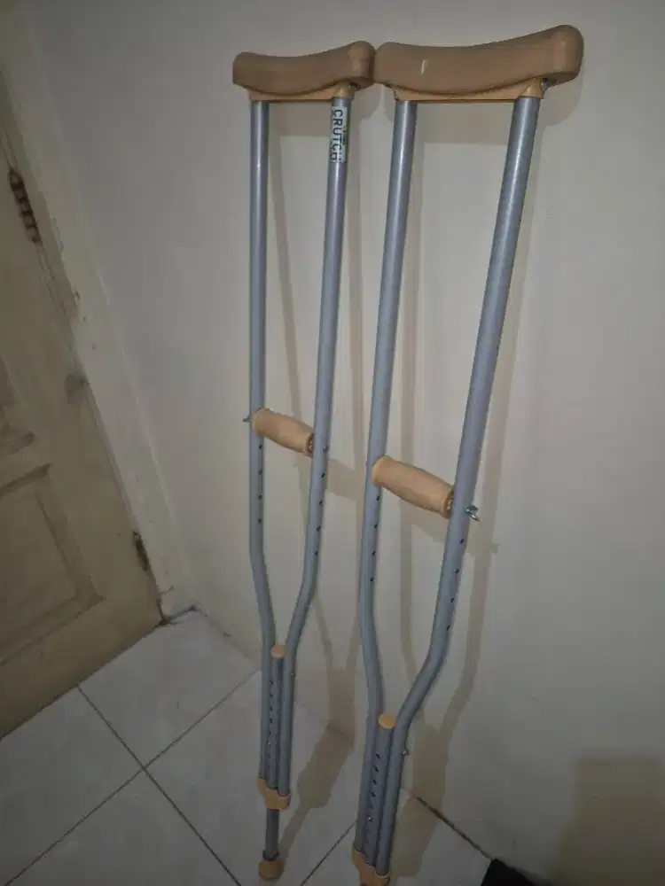 Kruk kaki bantu jalan