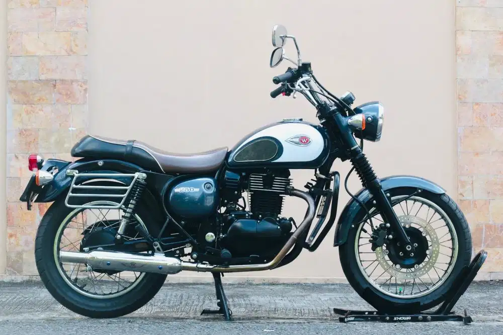 Kawasaki w250 like new Z650 er6n KTM Duke390 MT25