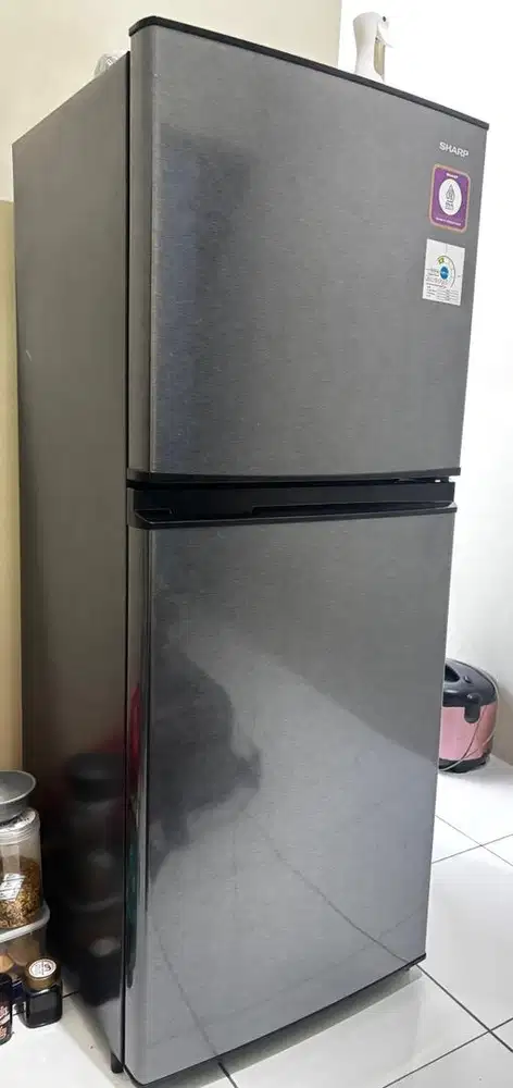 Dijual cepat kulkas sj236 mau pindahan