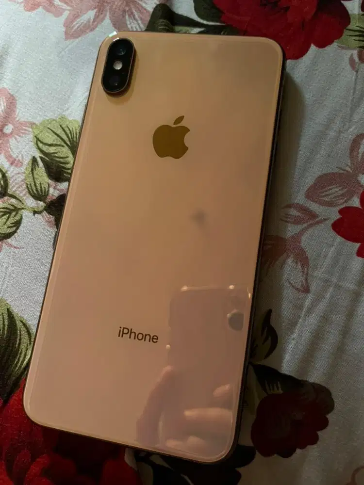 Iphone xs max warna gold