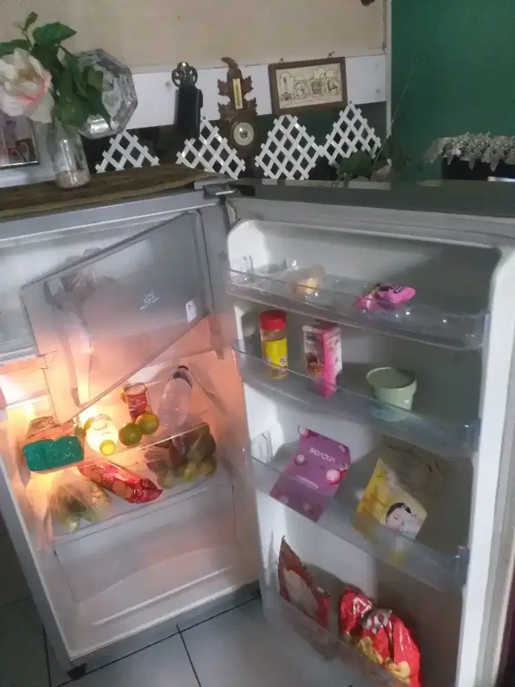 Kulkas 1 pntu low wat 50 w sgt normal dngin free lalamove dkt