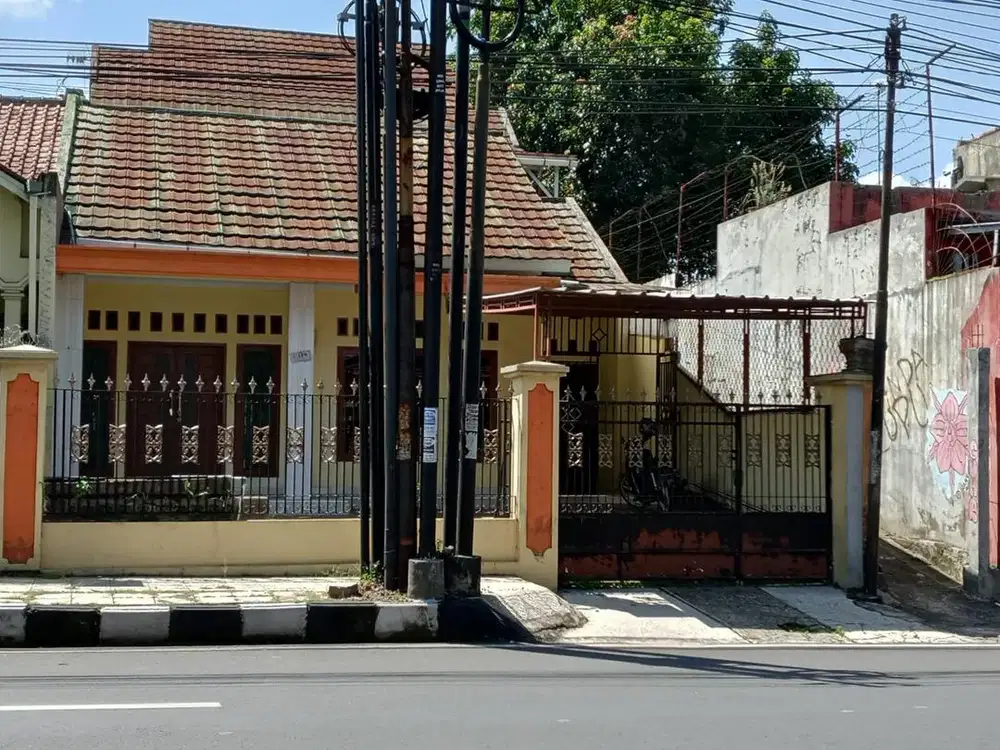Rumah Dekat Jalan Raya Cocok Investasi & Hunian