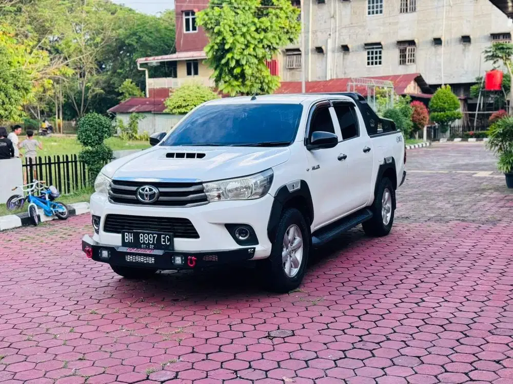 Hilux DC 4x4 manual solar tahun 2016 nik 2015