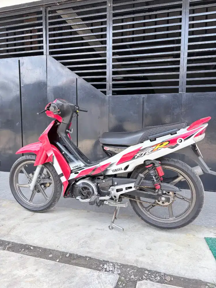 Judul Iklan: [DIJUAL] Yamaha F1ZR 2004 Merah – Siap Gas, Mesin Sehat!