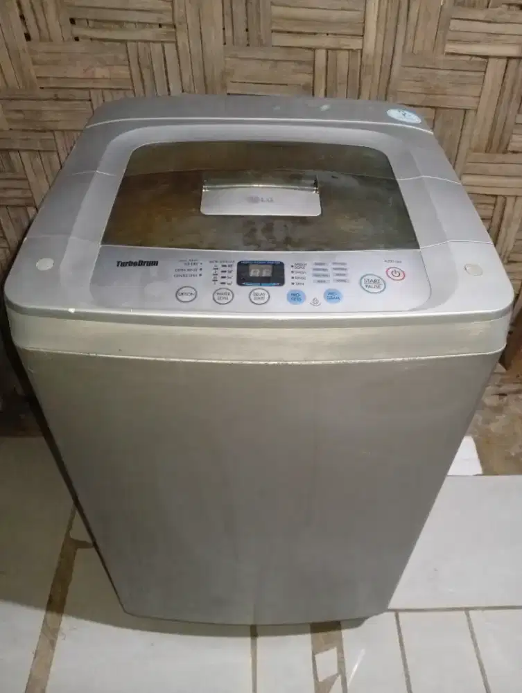 Jual mesin cuci otomatis merk LG kapasitas 8kg (bagus)