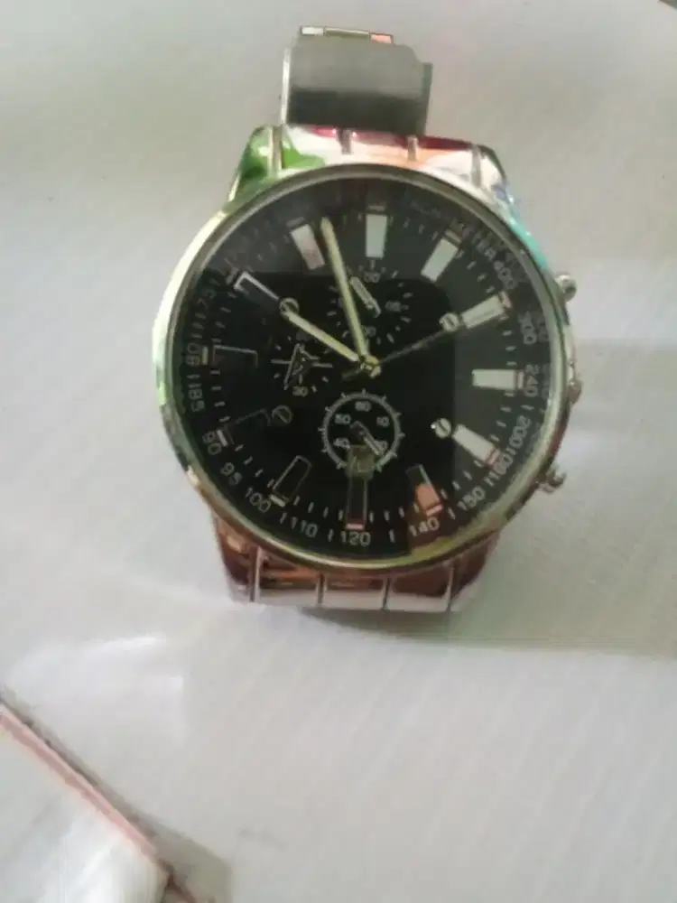 Jam tangan kondisi seperti baru