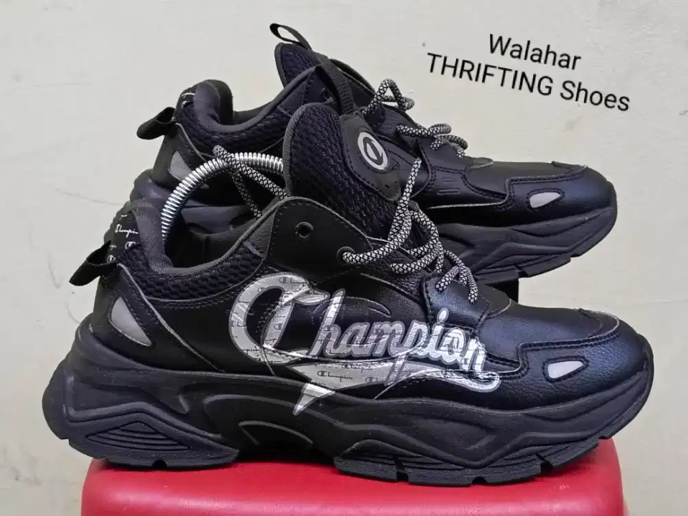 Sepatu champions
