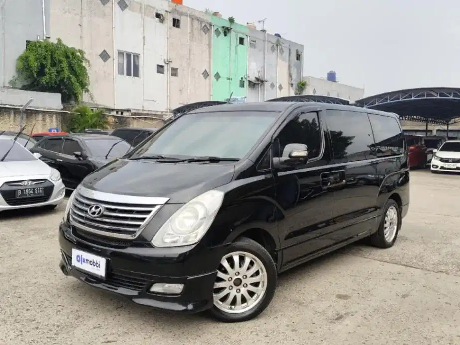 Hyundai H1 2.4 Royale Bensin-AT 2013