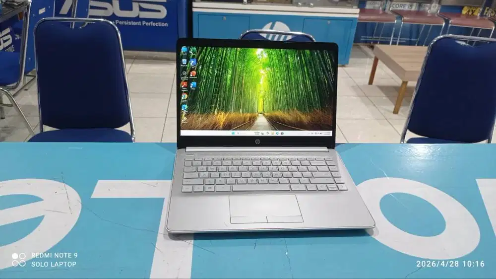 HP 14S RAM 4GB SSD 256GB KEYBOARD NYALA KINERJA CEPAT SLIM/TIPIS
