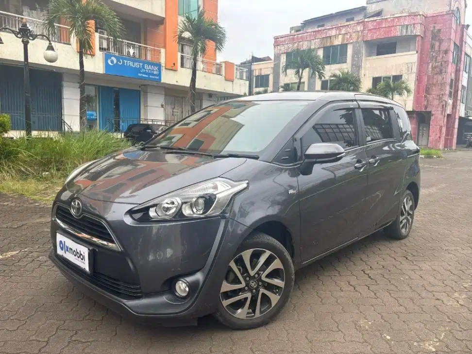 DP MURAH - Toyota Sienta 1.5 V Bensin AT 2016 Abu-Abu