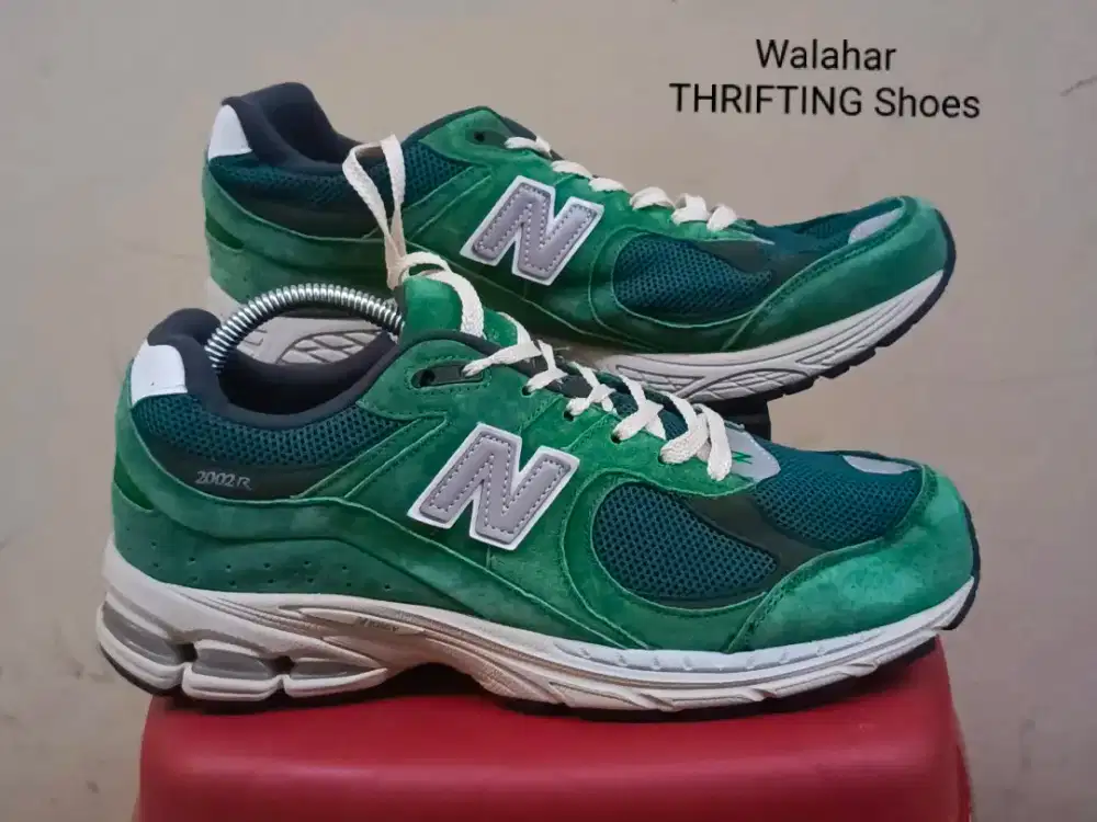 Sepatu new balance 2002r
