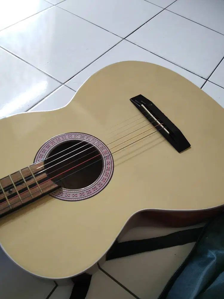 gitar akustik Kapok