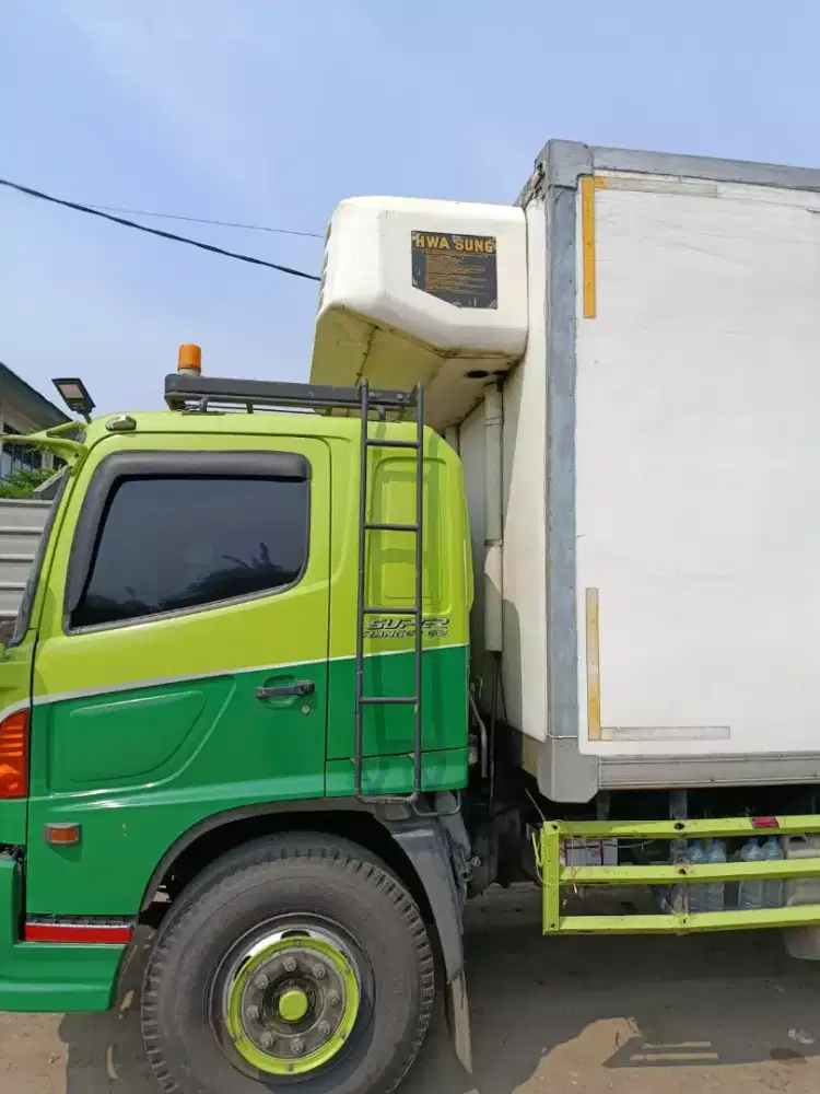 Box pendingin freezer berikut mobilnya