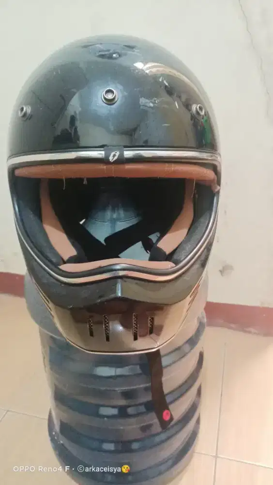 Dijual helm model klasik merek jitsu