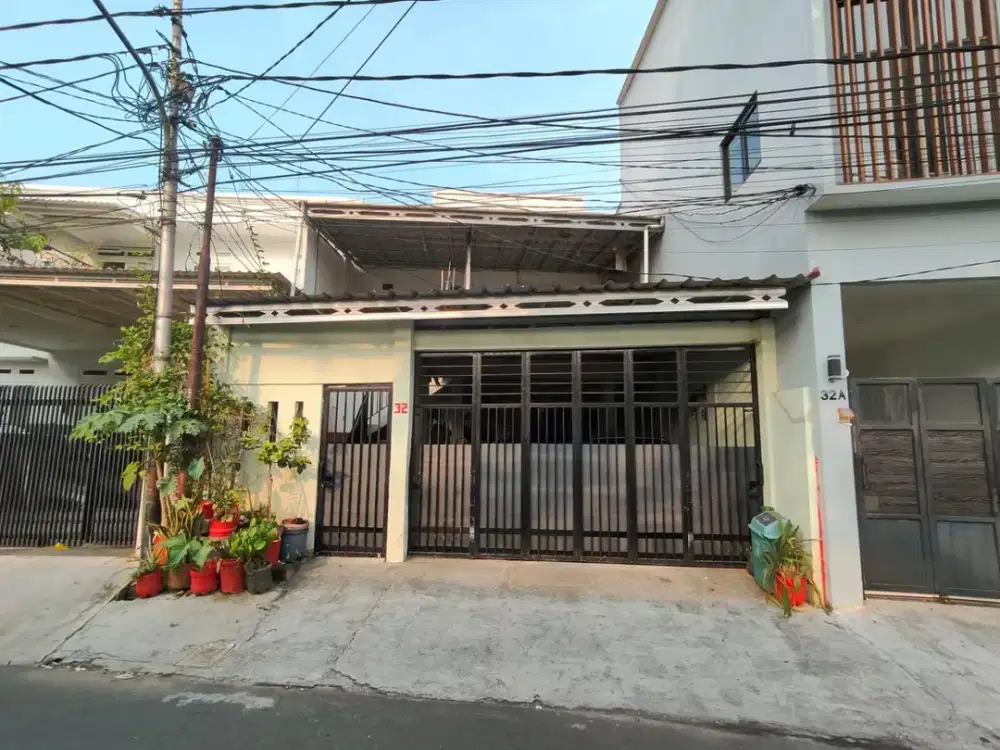 Rumah Dijual Cepat,Pinggir Jalan dekat pusat kota+Kost2an 4 Pintu,Strategis,Kost an Full Terisi,Bisa KPR,Nego