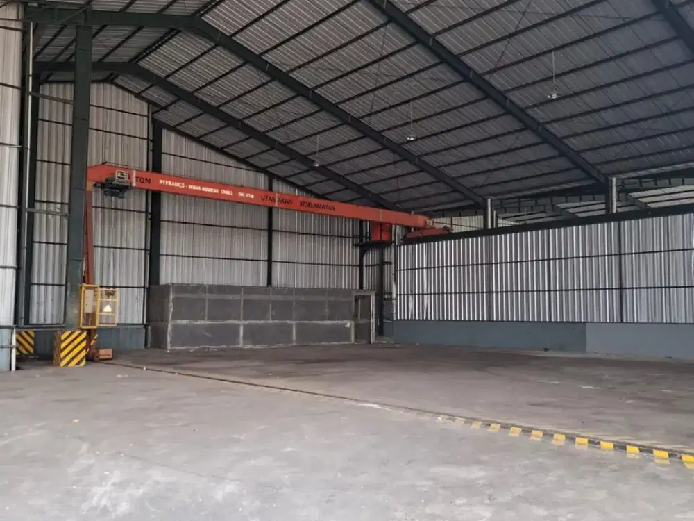 Gudang Luas 2200m Siap Pakai Strategis Pinggir Jalan Raya di Cipendawa Bekasi