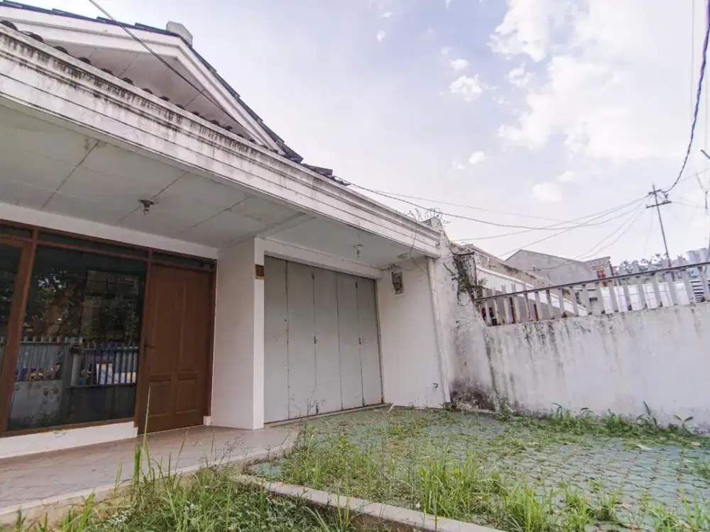Dijual Rumah Klasik di Suryani Bandung Siap Huni