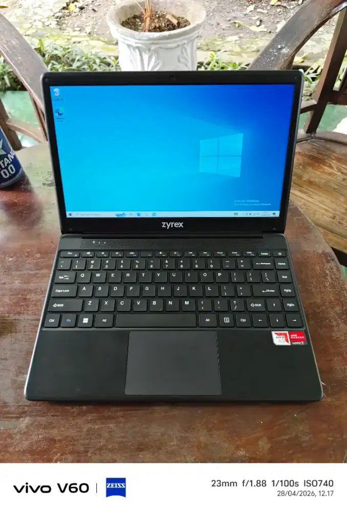 Laptop Zyrex AMD A9 4/128 vga Radeon mulnomin tipis laptop carger NETT