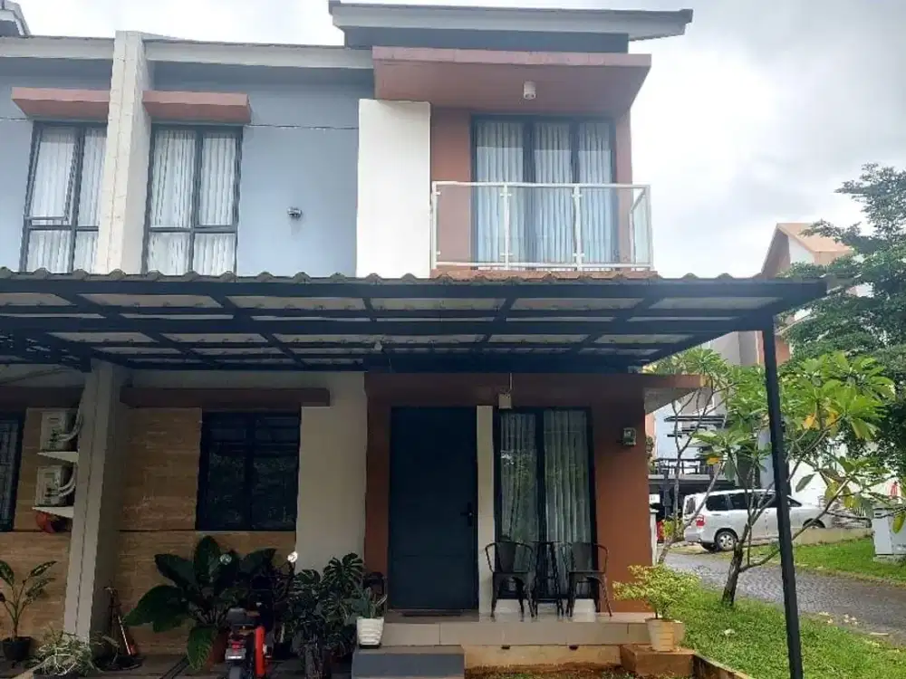 RUMAH SECOND CANTIK HOEK DENGAN VIEW DANAU!