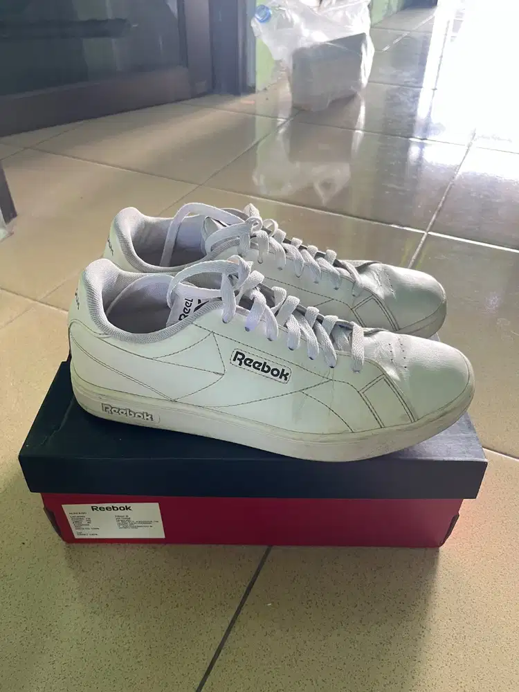 Sepatu Rebook Size 40 White
