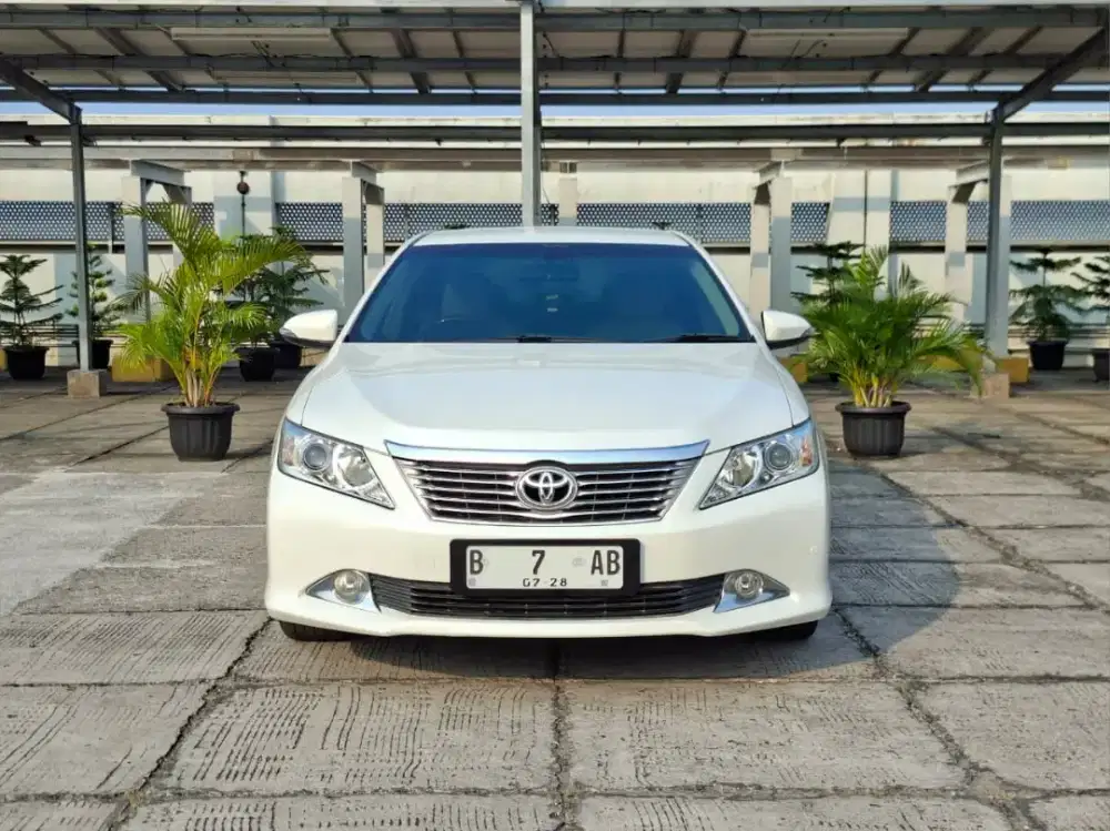 Toyota Camry V 13 putih
