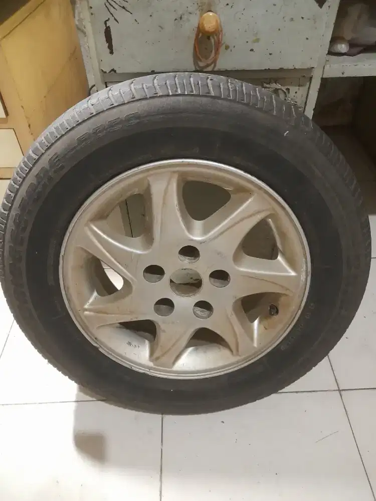 Jual 1 pcs Velek + Ban 15 second ( 205/65R14 )