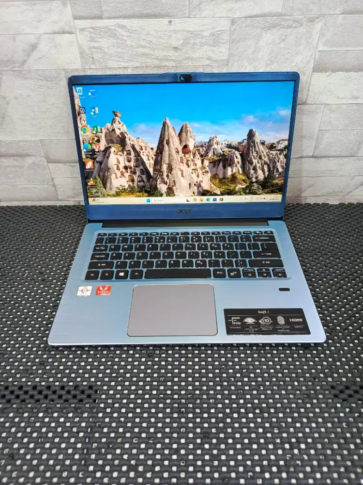 Acer Swift Athlon 300U vega 3 vram 2 GB Ram 8 SSD 256 GB