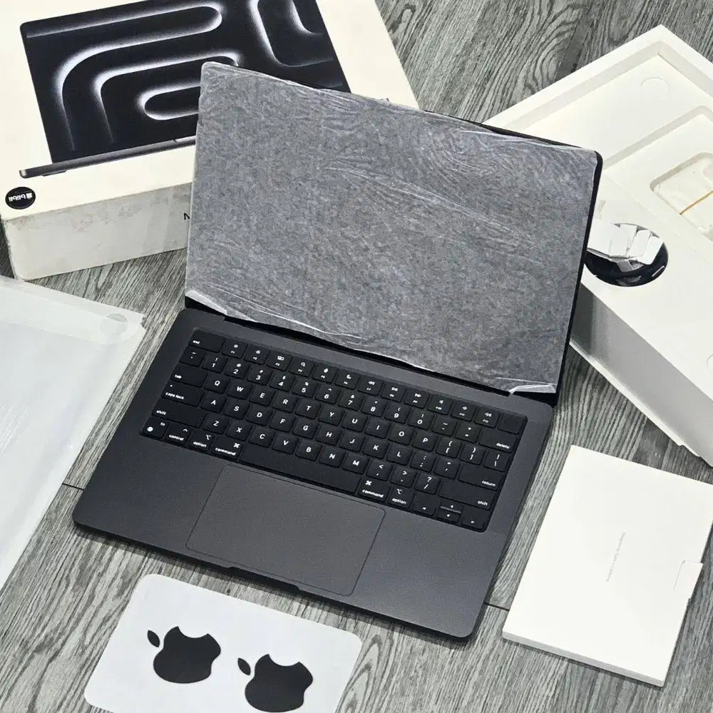 MACBOOK PRO M3 PRO IBOX 18GB/512GB BLACK LENGKAP ORI, MINUS