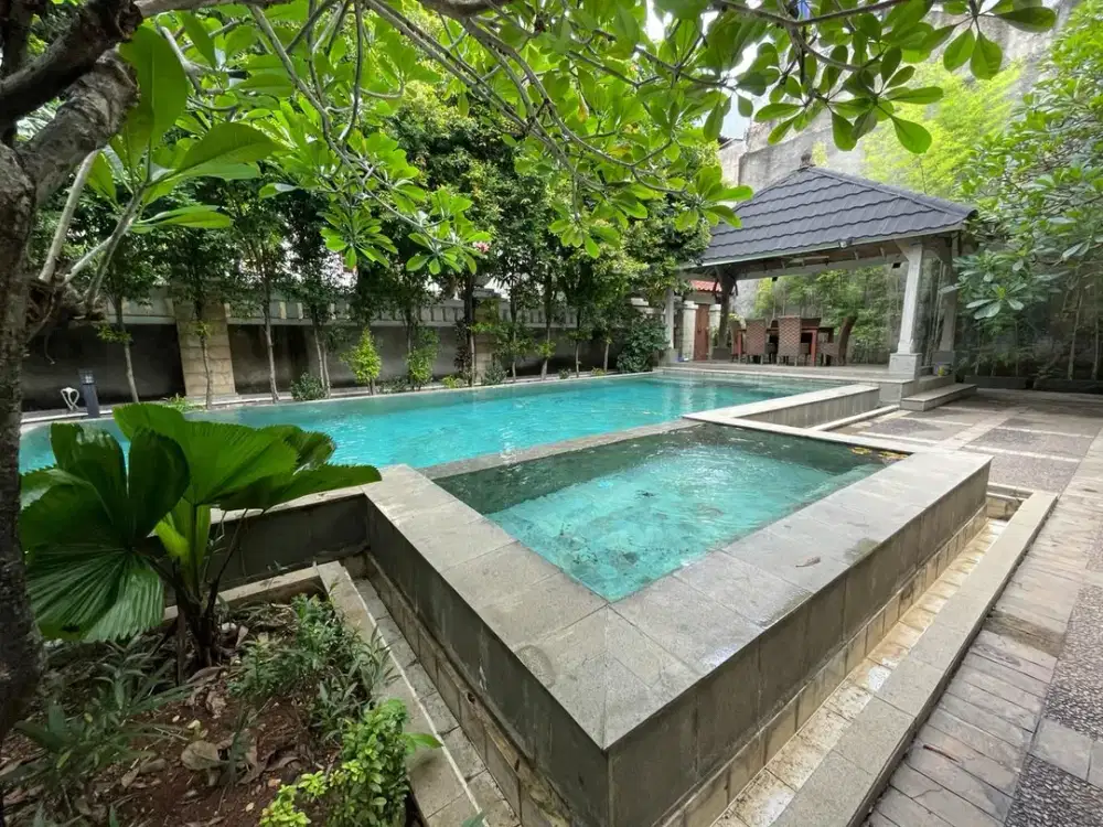 Rumah Bali Style di dalam Cluster di Kemang Jaksel