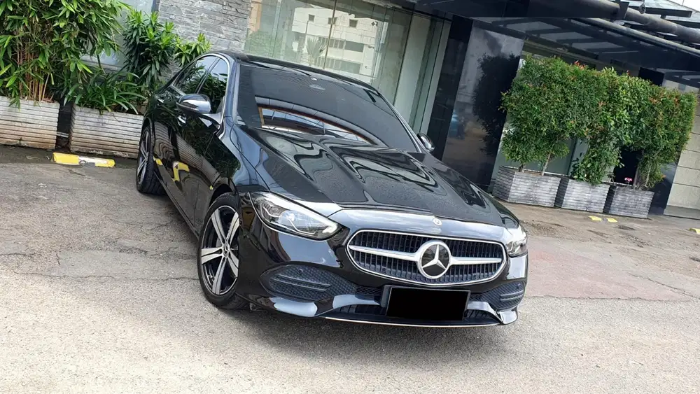 Km 8 rb mercedes benz mercy c200 avantgarde 2024 hitam