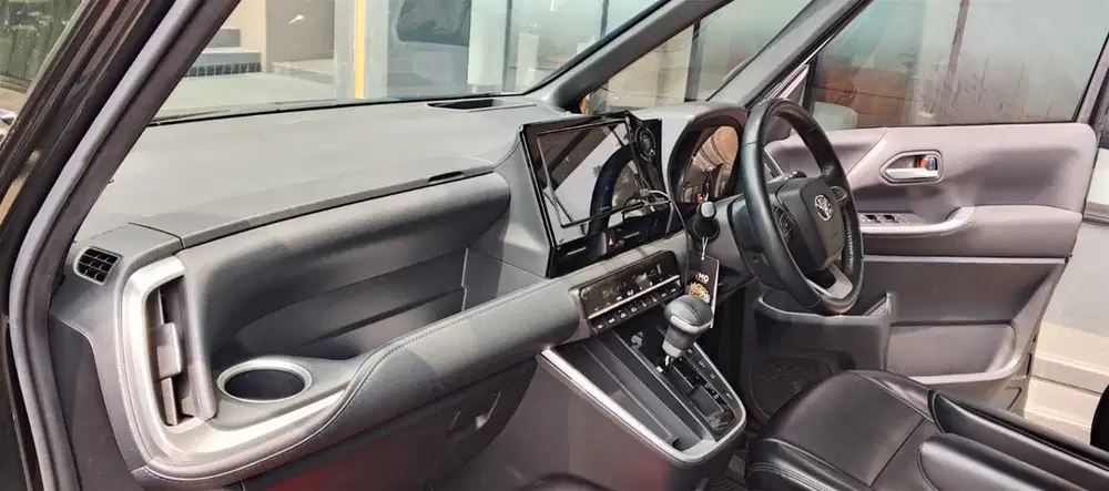 Toyota Voxy 2023 Hybrid