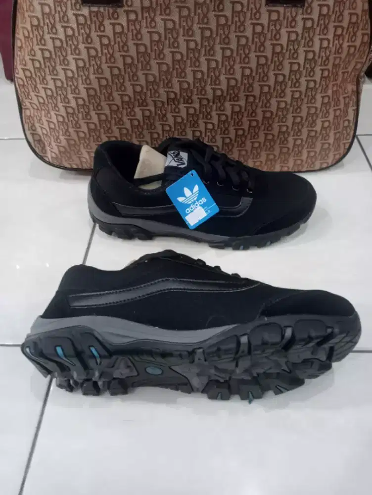 Sepatu ukuran jumbo
