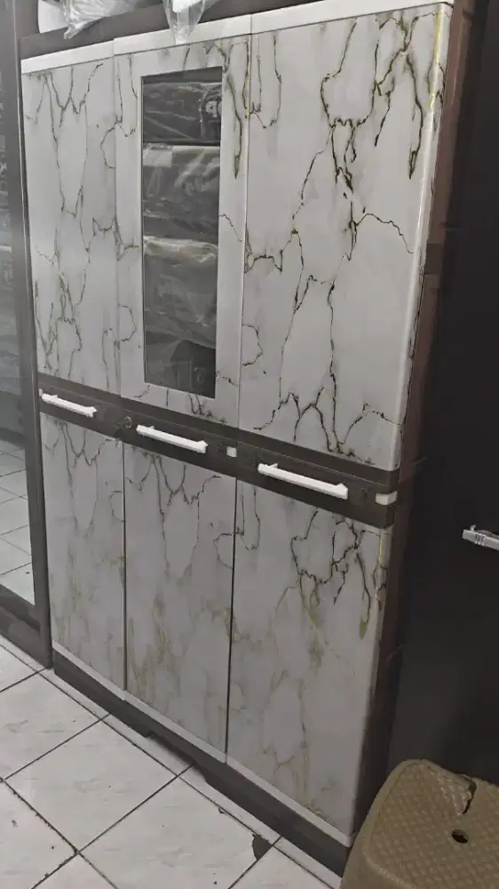 Lemari plastik 3 pintu Club