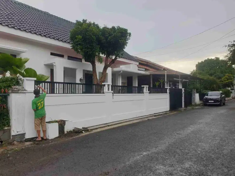 DISEWAKAN RUMAH GEGERKALONG SETIABUDI BANDUNG