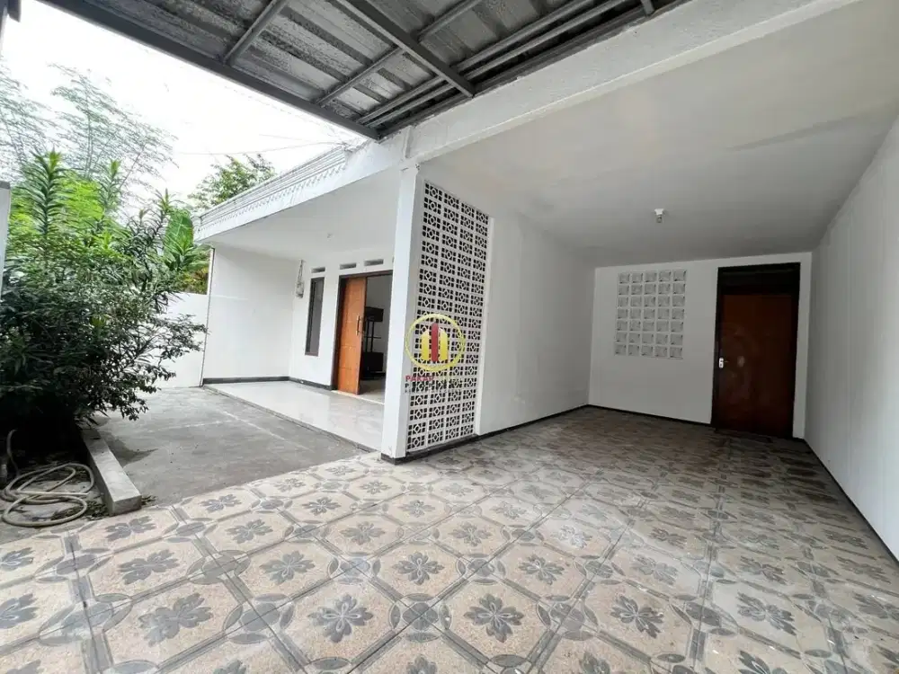 Rumah baru renovasi di jual MURAH di KEMBAR TIMUR Lokasi Tengah Kota SAYAP BKR REGOL bandung