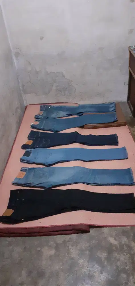 Celana jeans merk levis